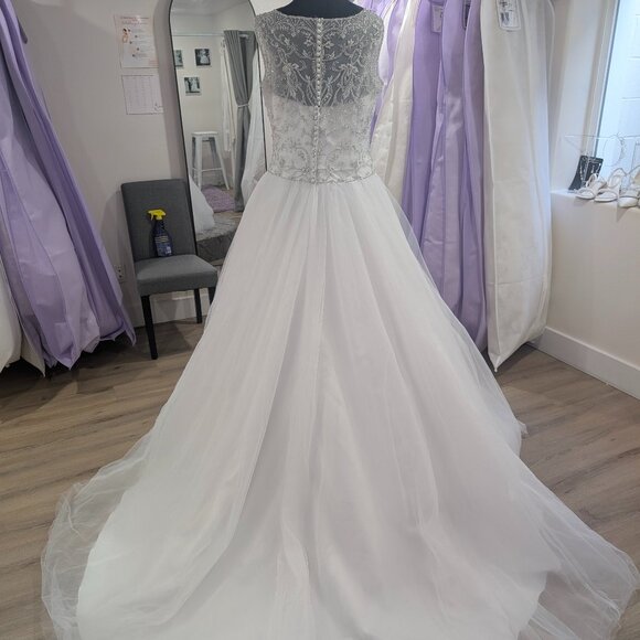 Oleg Cassini CV745 Size 14 Wedding Dress - Picture 3 of 7